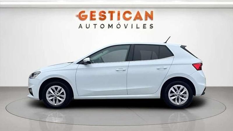 Usado Skoda Fabia Selection 95 CV (69 kW) 2025 Blanco Utilitario