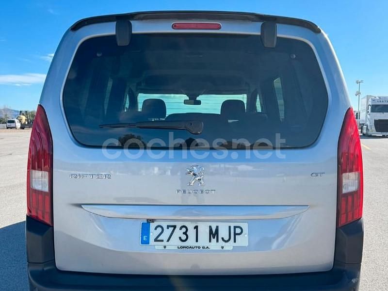 Usado Peugeot Rifter GT 130 CV (95 kW) 2023 Gris / plata Monovolumen