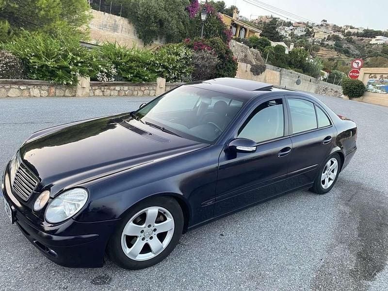 Azul Usado 2003 Mercedes E220 Berlina | 4750 € - Imagen 1/4