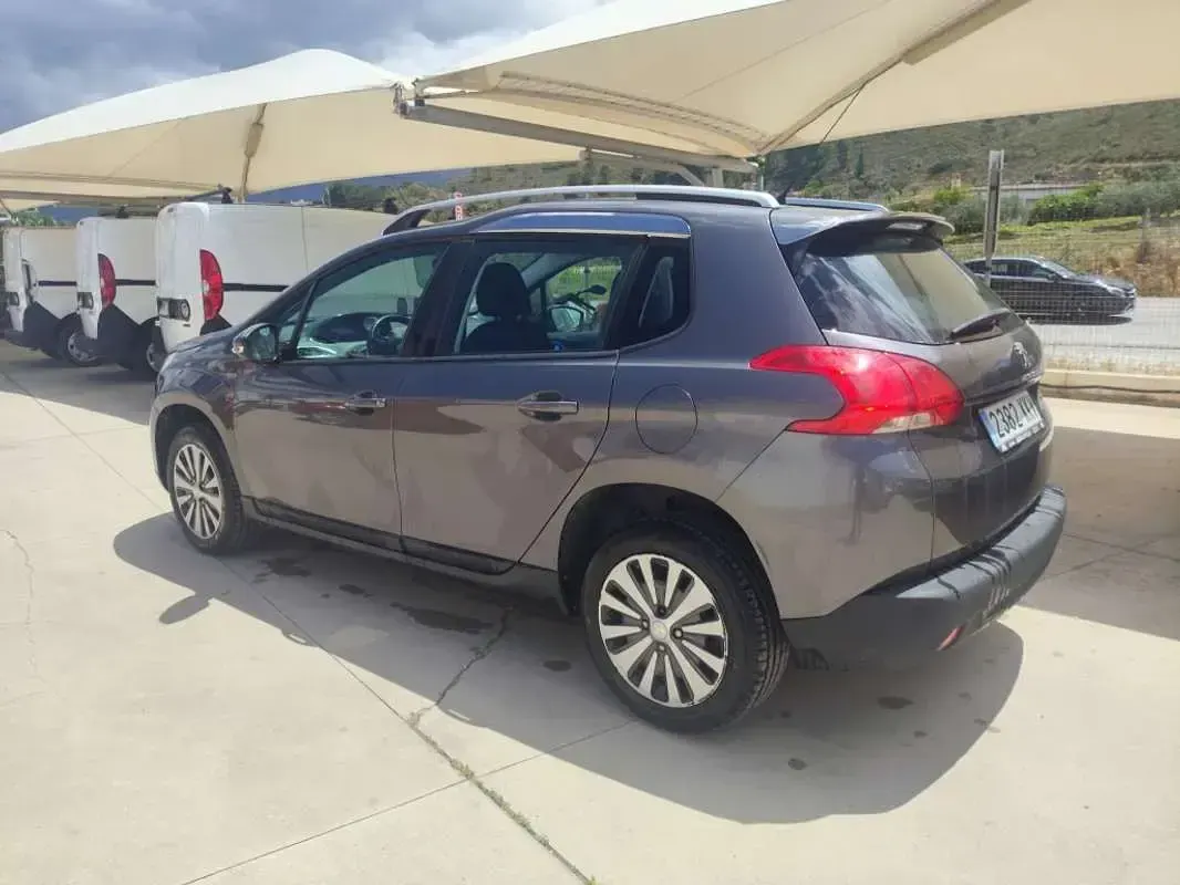 Usado Peugeot 2008 Active 92 CV (67 kW) 2014 Marrón SUV