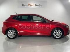 Usado Seat Ibiza FR 110 CV (80 kW) 2022 Granate Berlina