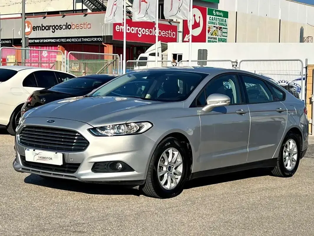 Usado Ford Mondeo Business Edition 120 CV (88 kW) 2016 Gris Berlina