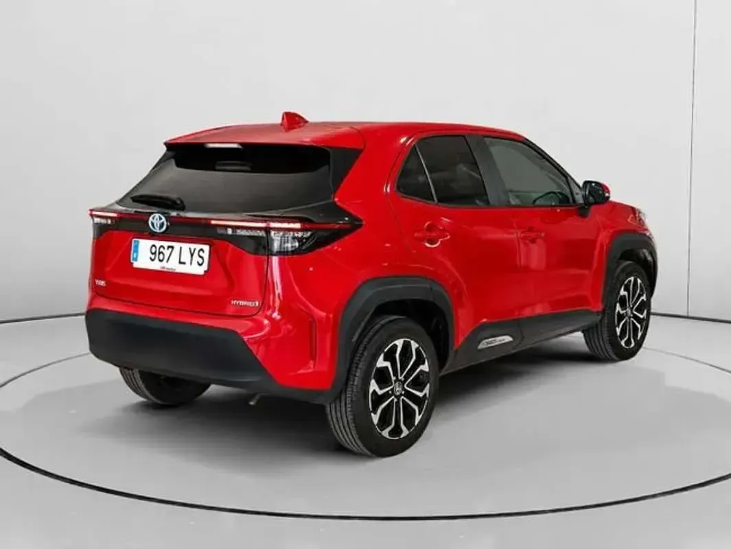 Usado Toyota Yaris Cross Business Edition 116 CV (85 kW) 2022 Rojo SUV