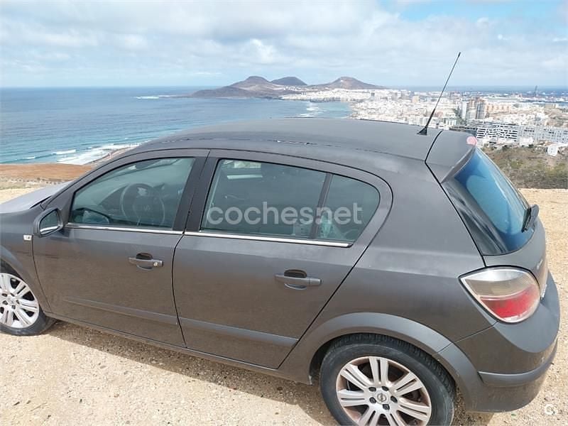 Usado Opel Astra Cosmo 100 CV (73 kW) 2009 Negro Berlina