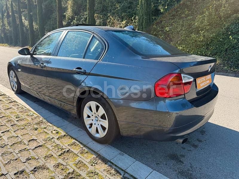 Usado BMW 318 129 CV (94 kW) 2006 Gris / plata Berlina