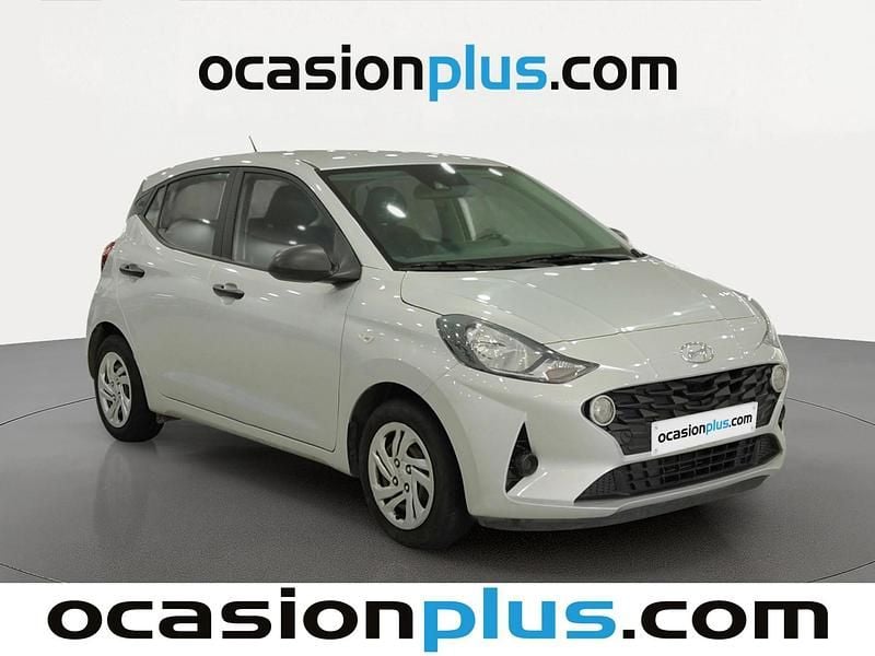 Usado Hyundai i10 67 CV (49 kW) 2022 Gris plata Utilitario