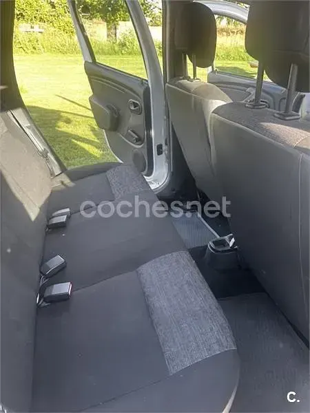 Usado Dacia Duster Base 105 CV (77 kW) 2011 Blanco SUV