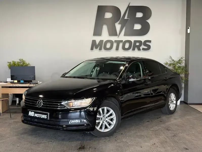 Usado VW Passat Advance 150 CV (110 kW) 2018 Negro Berlina