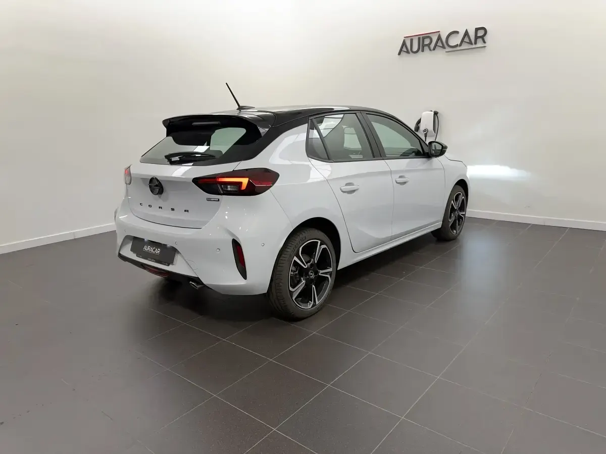 Usado Opel Corsa 110 CV (80 kW) 2025 Blanco Berlina
