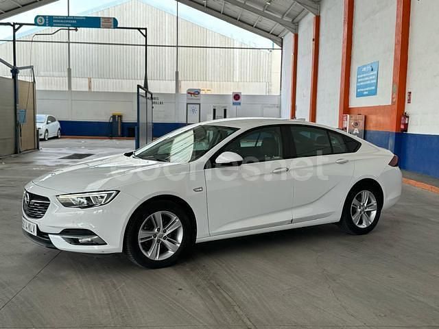 Usado Opel Insignia Selective 136 CV (100 kW) 2018 Blanco Berlina