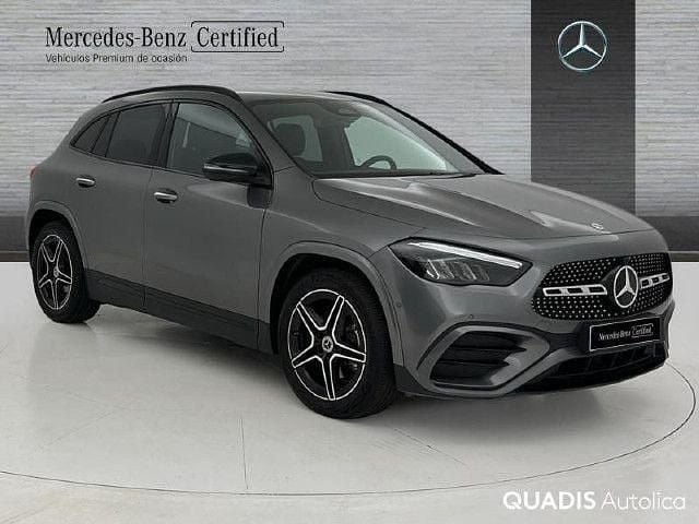 Usado Mercedes GLA200 AMG line 150 CV (110 kW) 2025 Gris montaña SUV