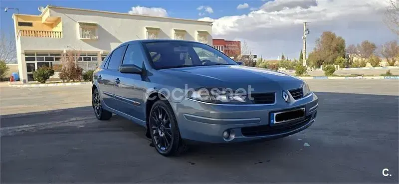 Usado Renault Laguna II Privilege 120 CV (88 kW) 2005 Azul Berlina
