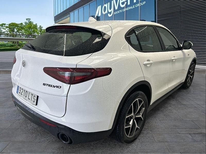 Usado Alfa Romeo Stelvio Sprint 190 CV (139 kW) 2021 Negro SUV