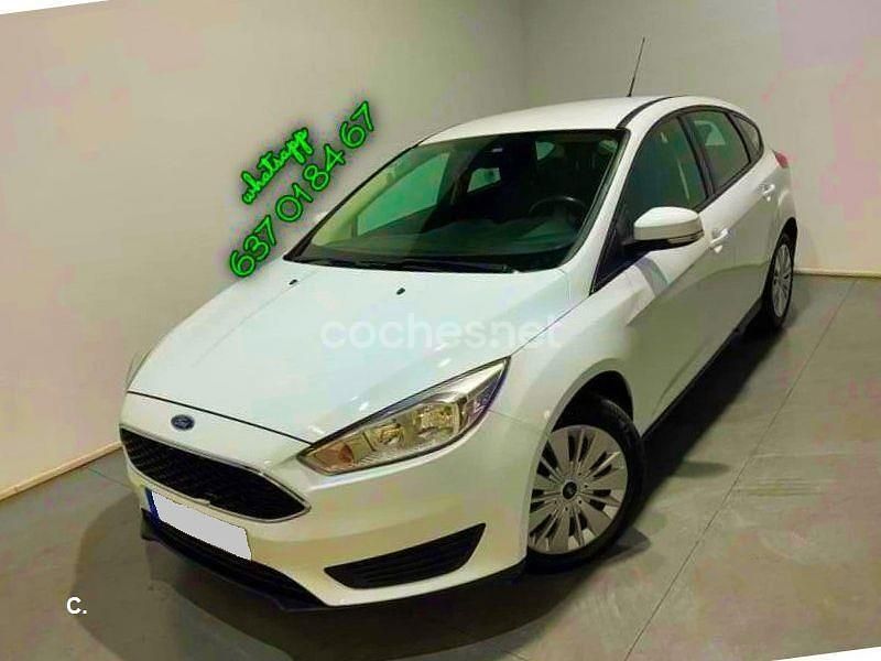 Usado Ford Focus Trend 95 CV (69 kW) 2015 Blanco Berlina