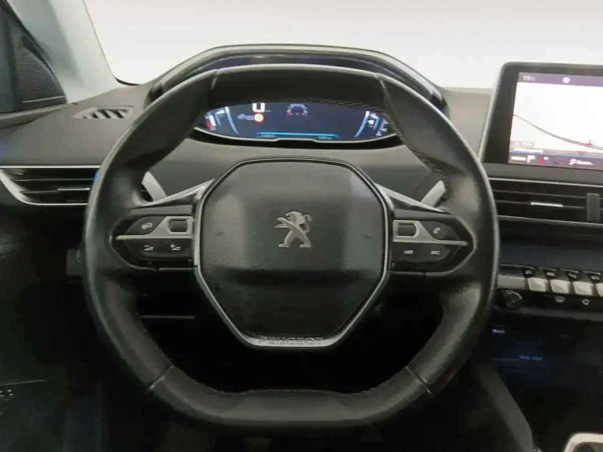 Usado Peugeot 5008 Allure 130 CV (95 kW) 2017 Blanco SUV