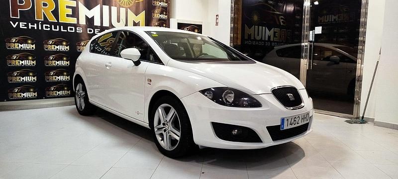 Usado Seat Leon Style 105 CV (77 kW) 2011 Blanco Utilitario