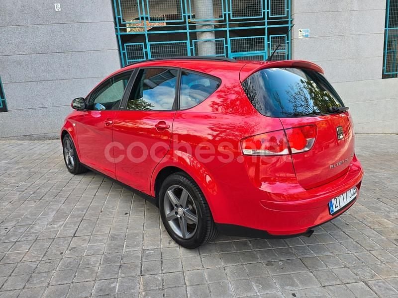 Usado Seat Altea XL I-Tech 105 CV (77 kW) 2015 Rojo Monovolumen
