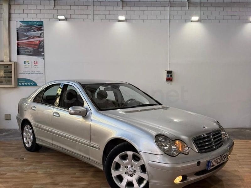 Usado Mercedes C220 Elegance 150 CV (110 kW) 2005 Gris / plata Familiar