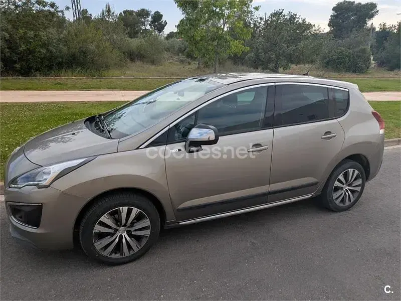 Usado Peugeot 3008 Crossway 120 CV (88 kW) 2016 Beige Berlina