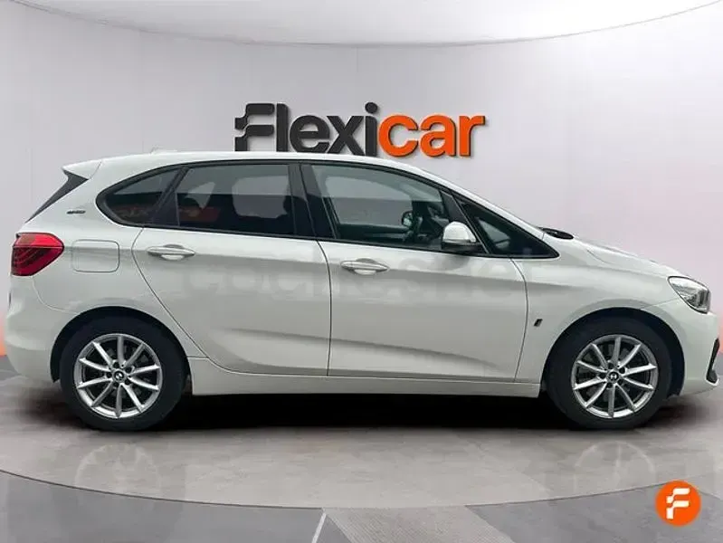 Usado BMW 225 Active Tourer iPerformance 224 CV (164 kW) 2019 Blanco Monovolumen