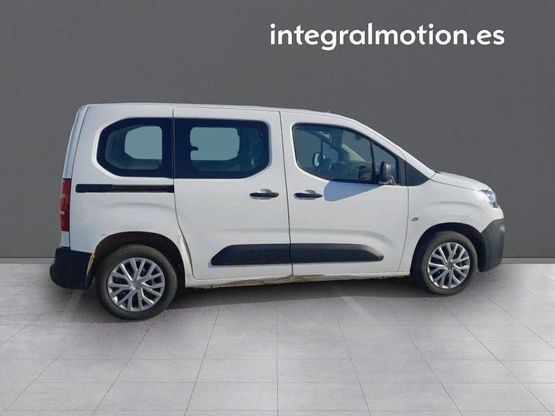 Usado Citroën Berlingo Live 102 CV (75 kW) 2021 Blanco Monovolumen