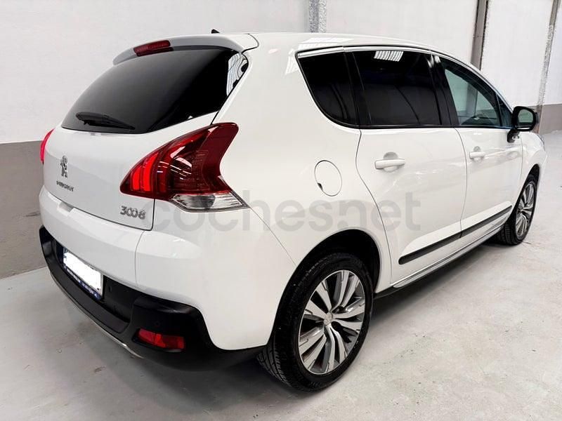 Usado Peugeot 3008 Style 120 CV (88 kW) 2014 Blanco Familiar