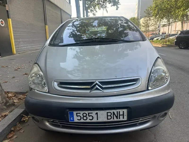 Usado Citroën Xsara Picasso Exclusive 95 CV (69 kW) 2002 Gris / plata Monovolumen