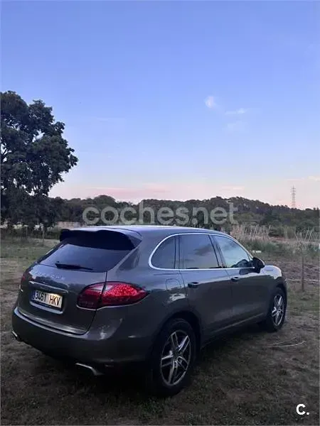Usado Porsche Cayenne 240 CV (176 kW) 2012 Gris / plata SUV