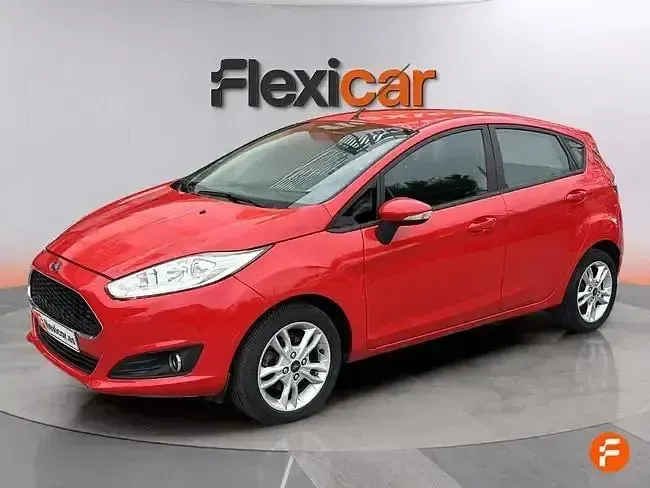 Usado Ford Fiesta 95 CV (69 kW) 2017 Rojo Utilitario