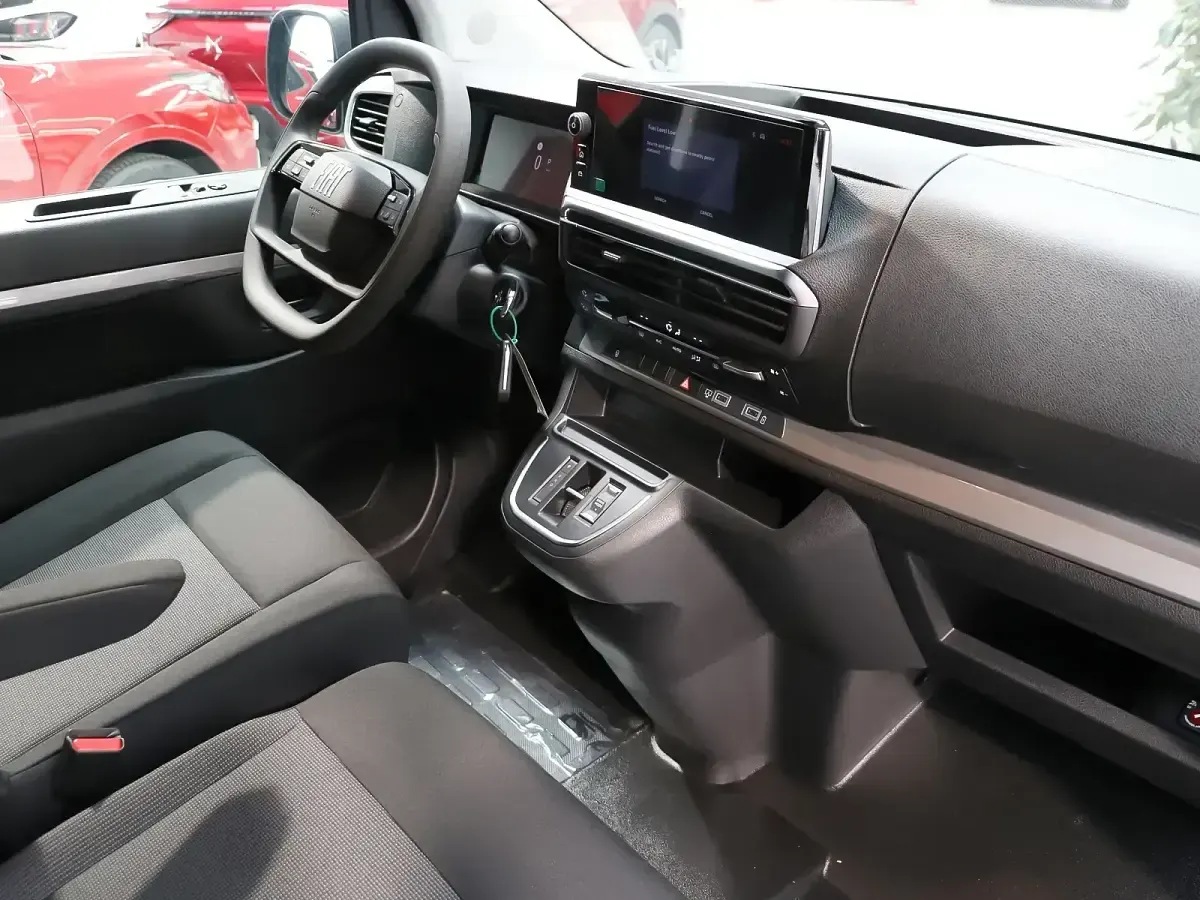 Usado Fiat E-Ulysse S 132 kW (180 CV) 2025 Negro Monovolumen