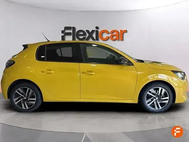 Usado Peugeot 208 Allure 100 CV (73 kW) 2023 Amarillo Utilitario