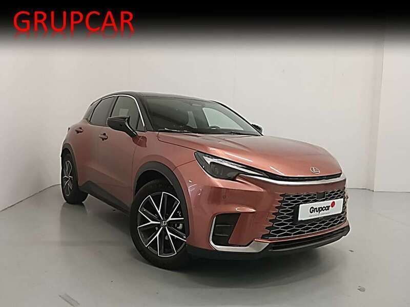 Amarillo Usado 2024 Lexus LBX SUV | 34.450 € (Precio justo) - Imagen 1/4