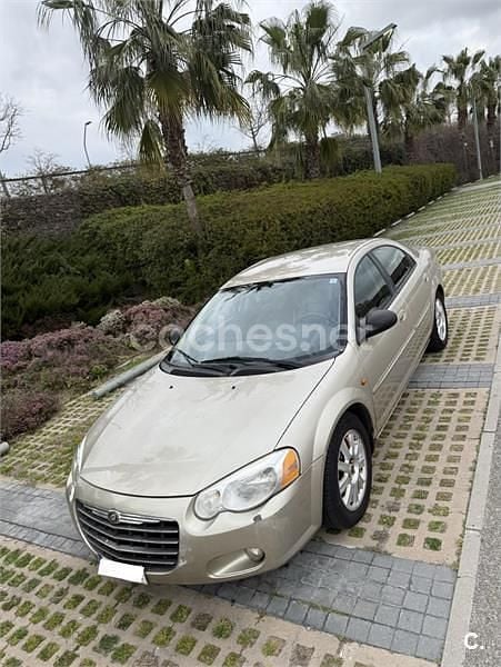 Usado Chrysler Sebring Limited 141 CV (103 kW) 2005 Beige Berlina