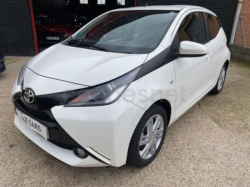 Usado Toyota Aygo X-play 72 CV (52 kW) 2018 Blanco Utilitario