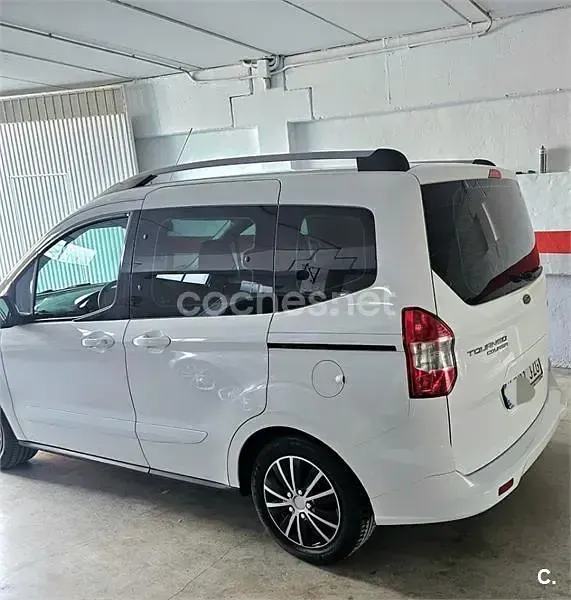 Usado Ford Tourneo Courier Sport 100 CV (73 kW) 2017 Blanco Monovolumen