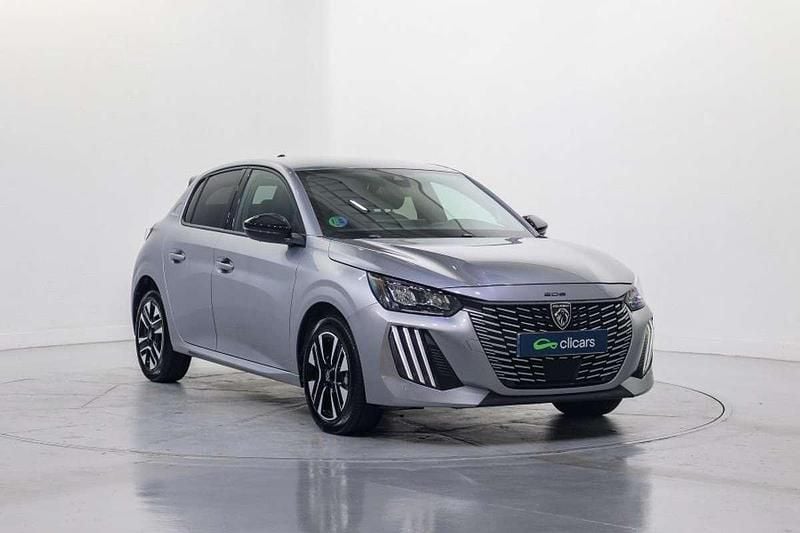 Usado Peugeot 208 Allure 101 CV (74 kW) 2025 Plateado Utilitario