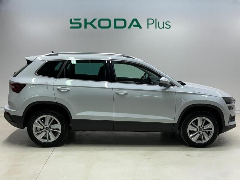Usado Skoda Karoq Selection 150 CV (110 kW) 2025 Blanco SUV