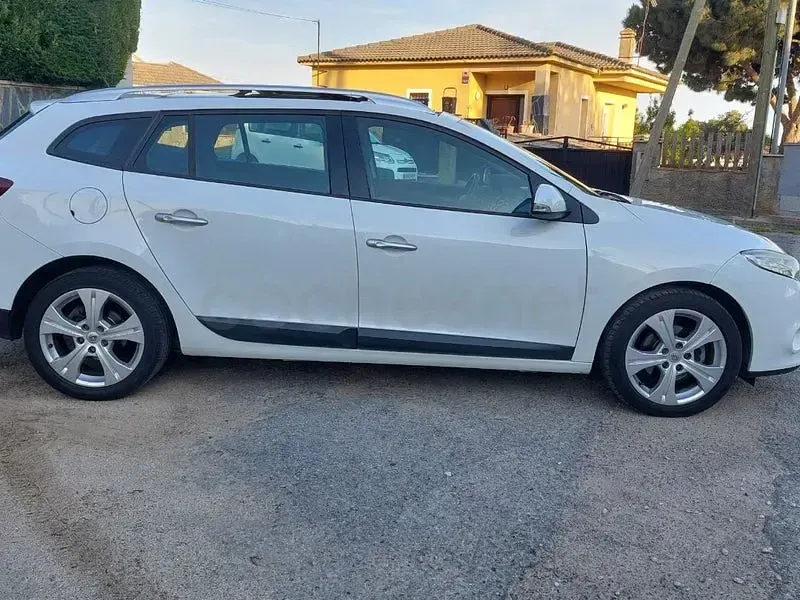 Usado Renault Mégane GrandTour 110 CV (80 kW) 2011 Blanco Familiar