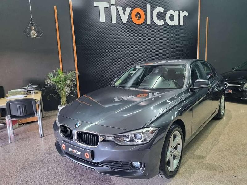 Gris / plata Usado 2012 BMW 318 Berlina | 12.490 € (Precio justo) - Imagen 1/4