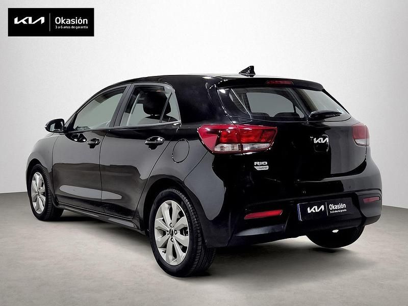 Usado Kia Rio 100 CV (73 kW) 2021 Negro Berlina