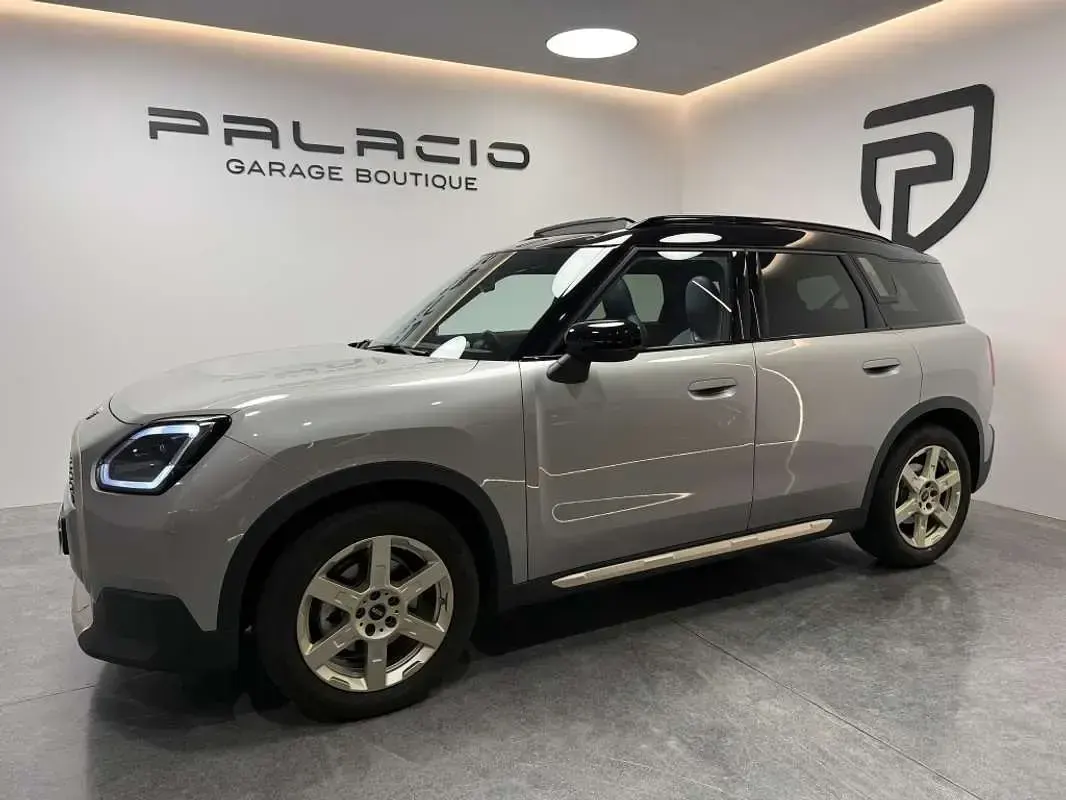 Usado Mini One D Countryman Favoured 163 CV (119 kW) 2025 Plateado SUV
