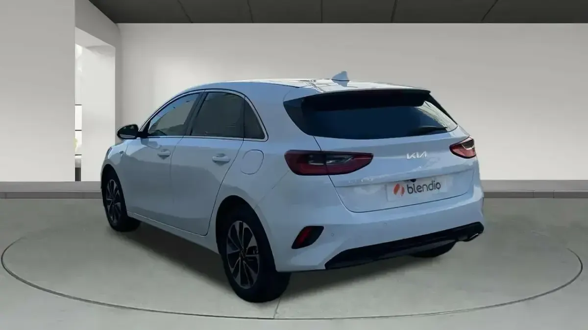 Usado Kia Ceed 100 CV (73 kW) 2025 Blanco Utilitario