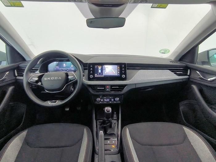 Usado Skoda Scala Selection 115 CV (84 kW) 2025 Gris Utilitario