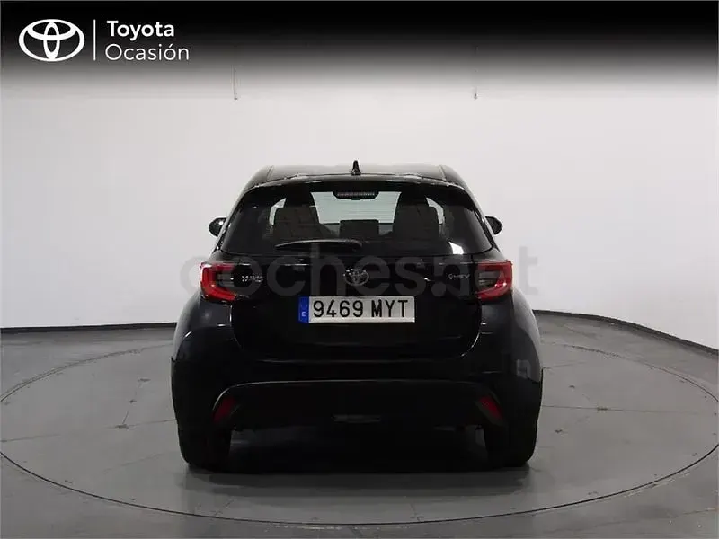 Usado Toyota Yaris Hybrid Active 116 CV (85 kW) 2025 Negro Berlina