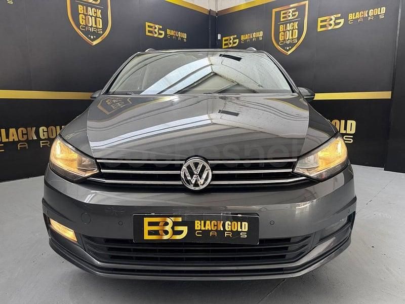 Usado VW Touran Advance 115 CV (84 kW) 2018 Gris / plata Monovolumen