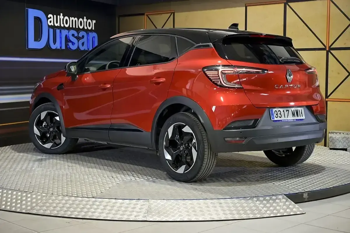 Usado Renault Captur Techno 140 CV (102 kW) 2024 Rojo SUV