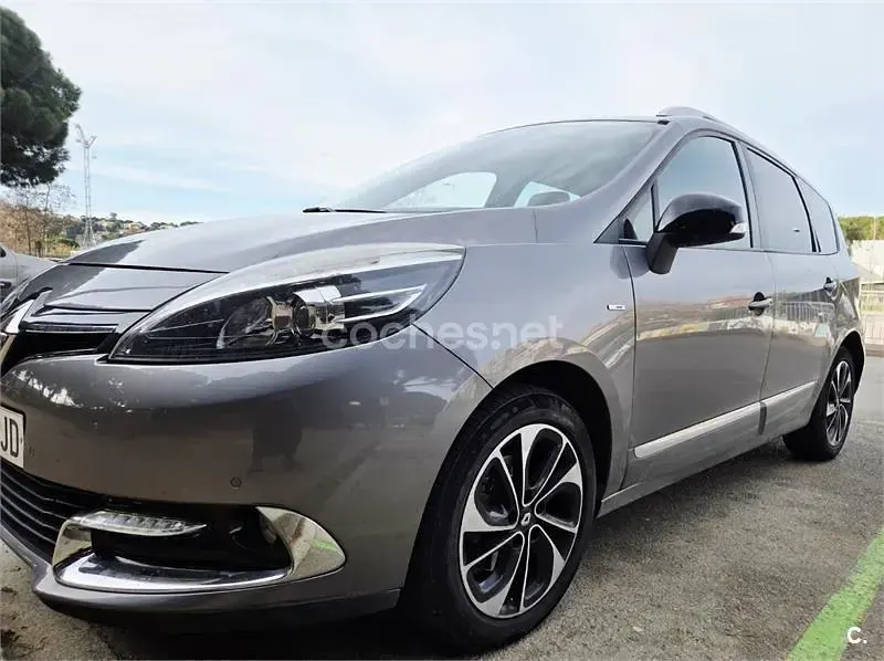 Usado Renault Scenic E-Tech Bose Edition 130 CV (95 kW) 2015 Beige Monovolumen