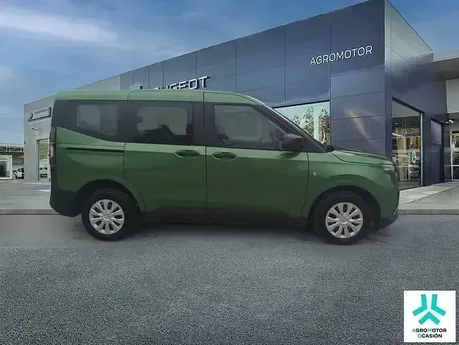 Usado Ford Tourneo Courier Trend 125 CV (91 kW) 2025 Verde Monovolumen
