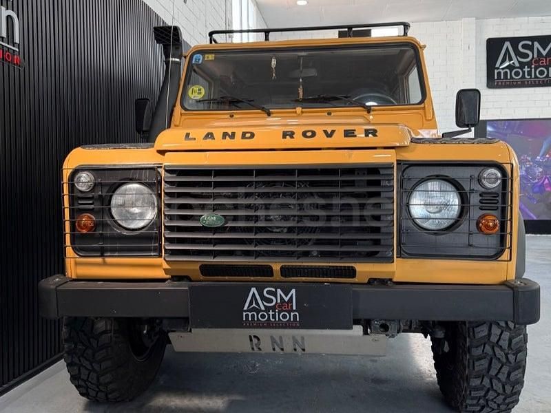Usado Land Rover Defender S 122 HP (89 kW) 2010 Amarelo Carrinha