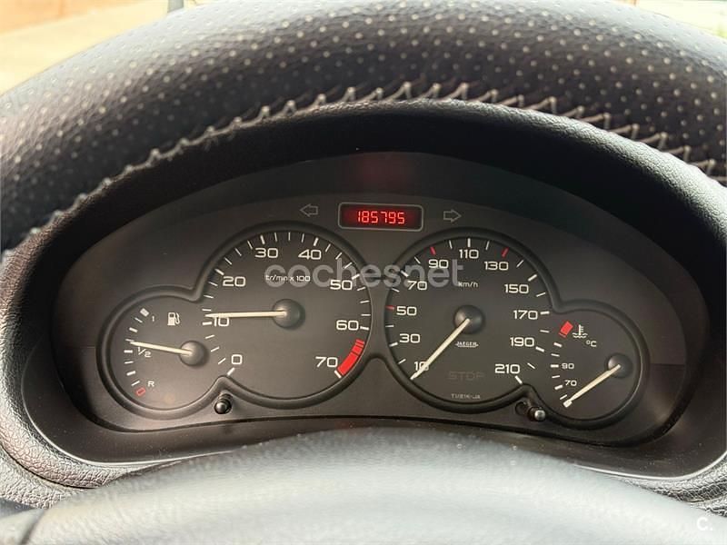 Usado Peugeot 206 75 CV (55 kW) 2005 Gris / plata Berlina